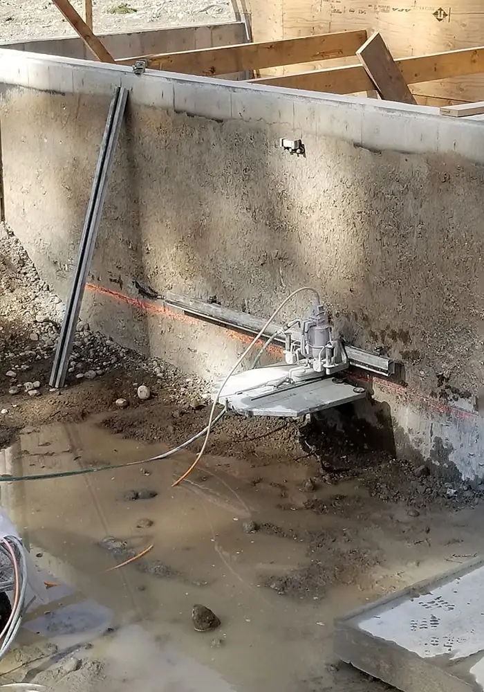 Concrete wall sawing image